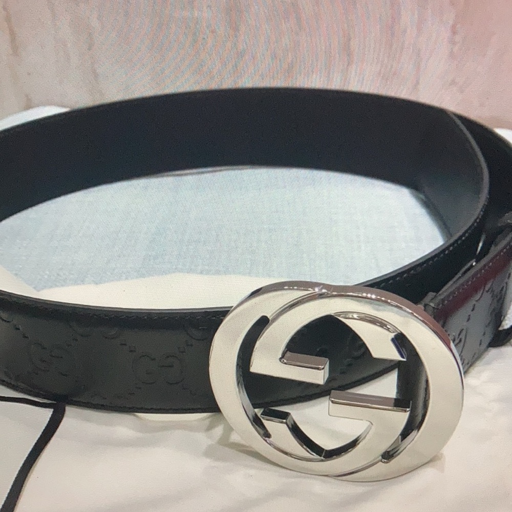 Gucci Signature Embossing Leather Belt Unisex - Picture 3 of 8